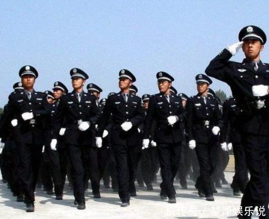 穿“白衬衫”的警察是什么人?一般人根本不够格,身份都不简单