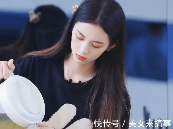 服務(wù)員|《中餐廳》價(jià)格遭觀眾吐槽,五個(gè)家常菜近500元,顧客結(jié)賬快哭了