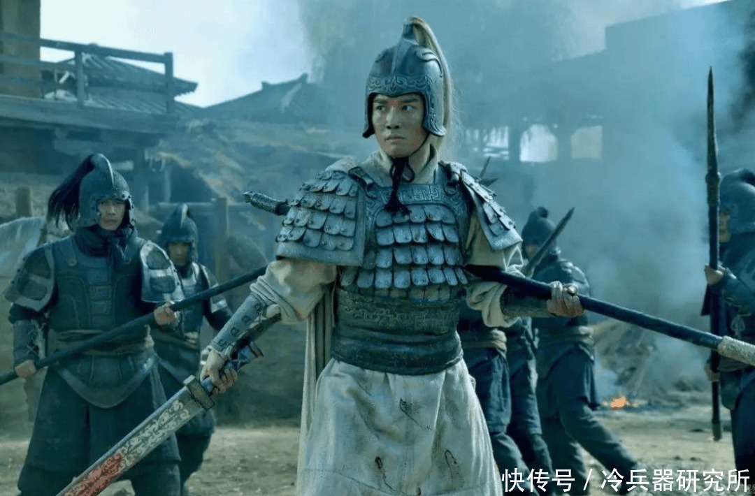 舍施尔弯刀|古代有削铁如泥的神兵利器?现代制造的刀剑回到过去能否大杀四方