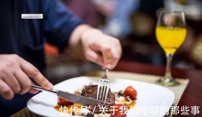 吃西餐|吃牛排时,上餐前的柠檬水,别直接喝掉,了解这些,就不会闹笑话