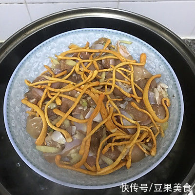 虫草花|这样的虫草花蒸鸡腿肉你能吃多少？