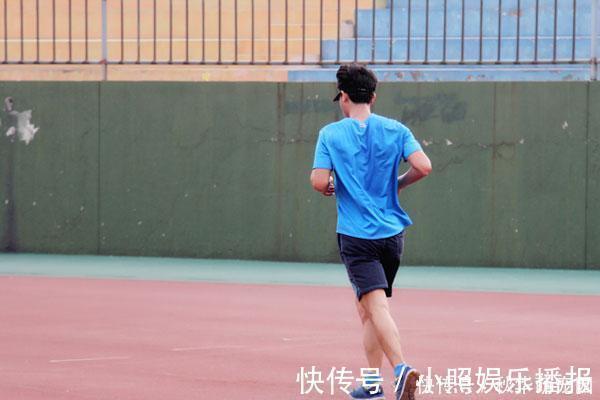 健身|45岁以上男性,每天都坚持晨跑,到底是健身还是伤身?要注意什么