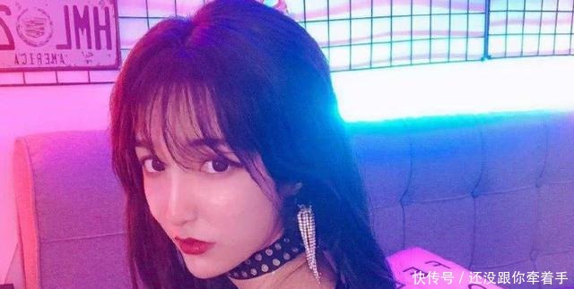 cospl男生宿舍频现女装大佬,室友难掩情绪,尴尬中透露着兴奋