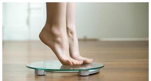 减肥期间|减肥期间,为什么早晚体重不一样?早晚体重相差多少才算正常?