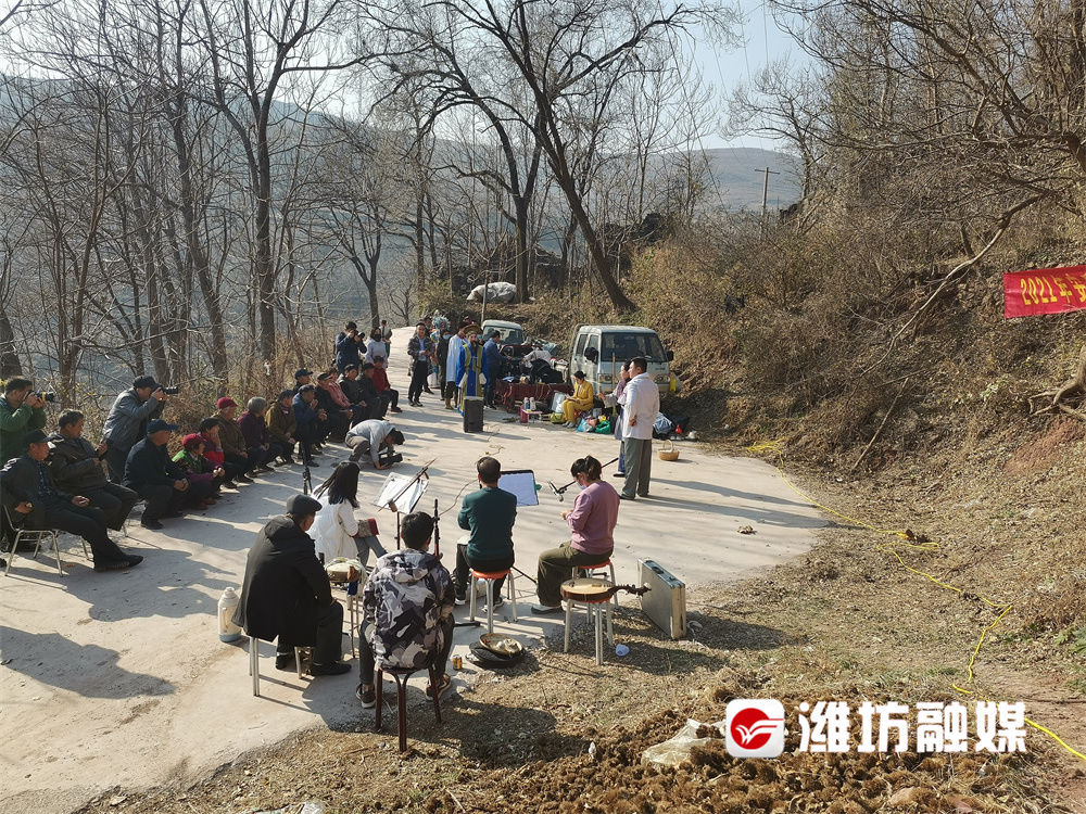 宋晓波！这天，十几人的小山村像过节似的