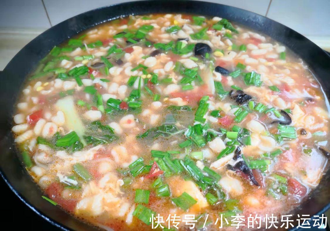 天冷了,我家三口午餐这样吃,主食和菜一锅出,好吃热乎还省事!