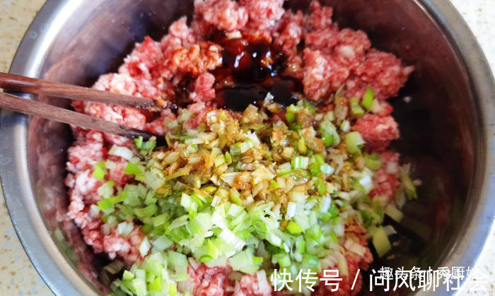 五花肉|萝卜做馅时,有人焯水,有人用盐杀水,教你正确做法,饺子特别香