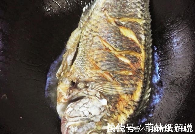 姜片|煎鱼别再抹姜片了，学会这样做，不管怎么煎都不沾锅，不破皮