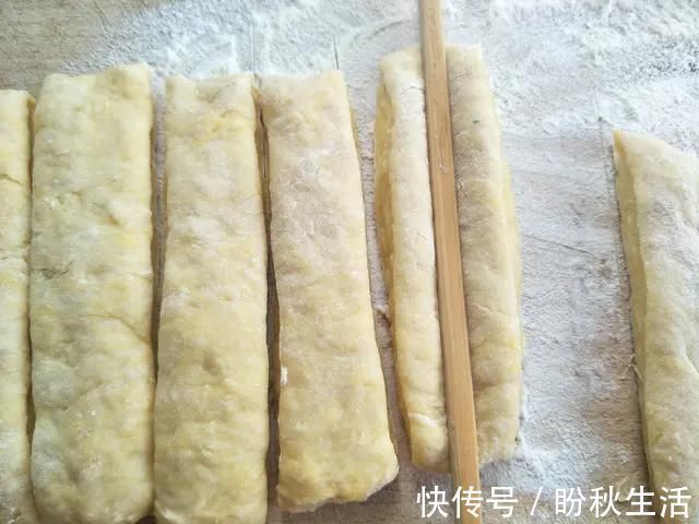 油条怎么做才酥脆?教你一个小诀窍,做出来的油条又香又脆