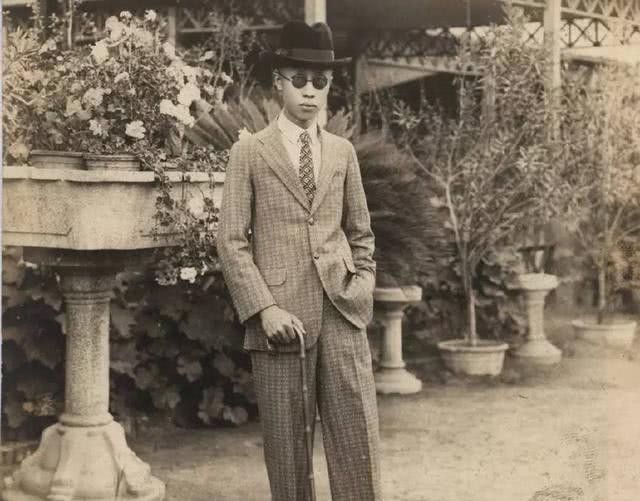 宝贝|溥仪晚年回故宫,随手在龙椅下掏出一件“宝贝”,让人哑口无言!