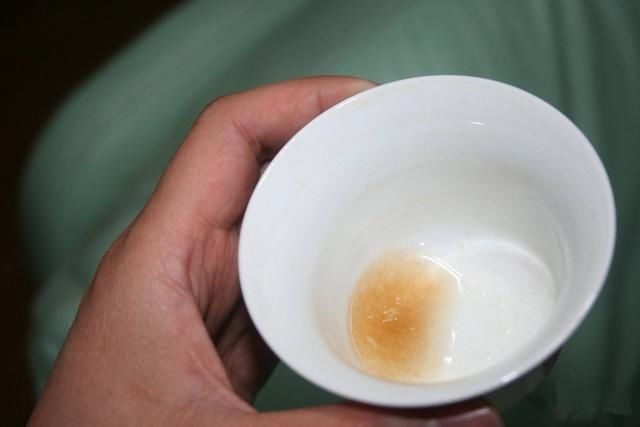 茶杯|茶杯、茶壶上面长满了茶垢,该怎样清洗这3招最实用,尽早掌握