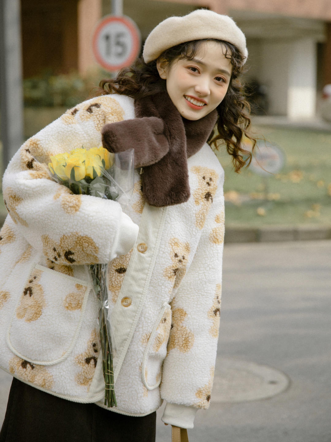 黑色 “毛绒外套”冬季必备单品,入冬这么穿优雅好看,帮你打造好气质