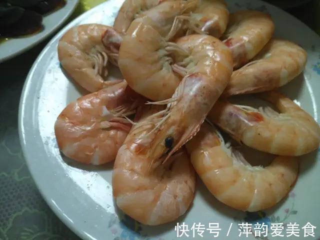 农村|和婆婆去农村吃满月酒,随礼500元,菜上桌后,抠门婆婆:亏大了