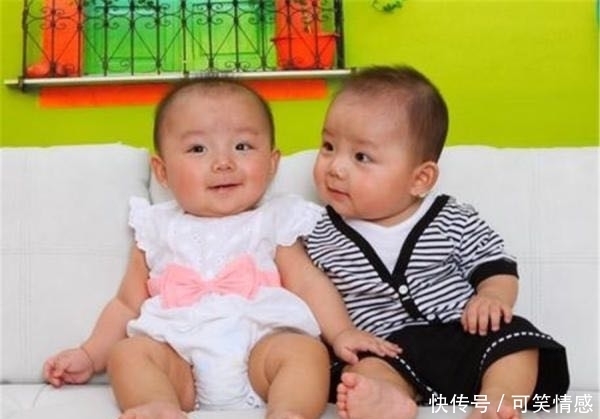 宝爸给双胞胎取了这样一对名字,长大后才