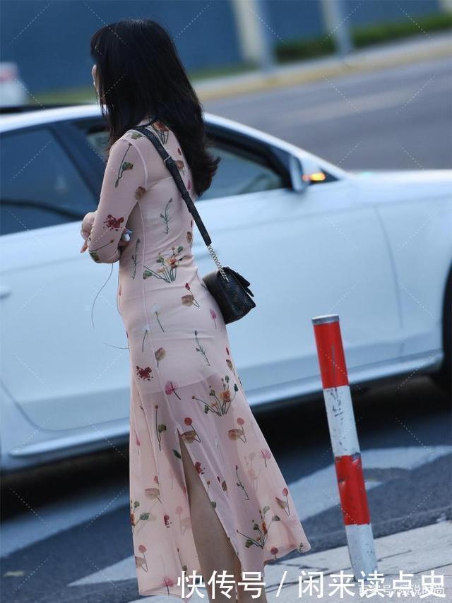 背心 裙子单穿背心太单调试着加长款，叠穿看起来不错