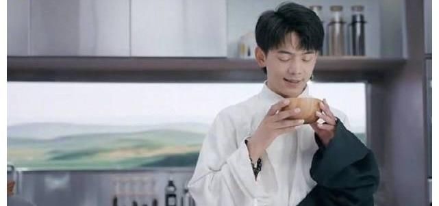 4個廚房小白的《中餐廳》,要流量不要廚藝,節(jié)目重心是否偏離?