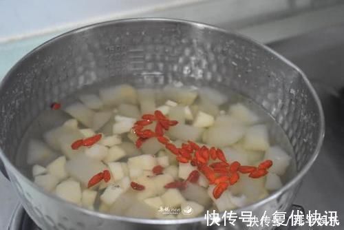 清热|用水果煮一锅汤，天然的甜味，简单快捷，清热润肺，春天上火要多喝