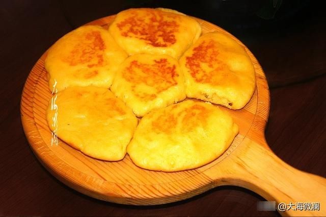 这饼手不沾面就能做,比蛋糕面包都好吃,上桌孩子抢着吃,真解馋