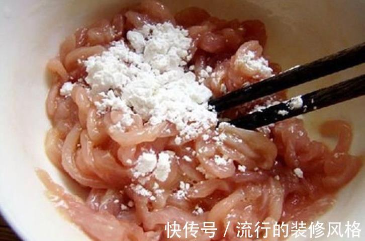 入味|炒蒜苔,不要直接炒或者焯水,巧用一招,蒜苔熟得快,香脆入味