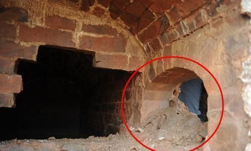 温韬&倒霉的盗墓贼,被封在古墓中数千年,身旁遗留一物惹争议