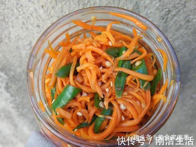 胡萝卜菜|奶奶吃了40年的胡萝卜菜，不炒也不蒸，咸香麻辣，配油条特别好吃