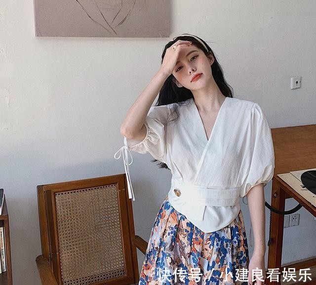 小姐姐|今夏,衬衫+半身裙才最“合拍”,青春又时尚,小个子都爱了