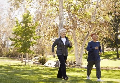 睡眠质量|多走路真的长寿吗？建议：如果过了50岁，这2件事或许比运动重要