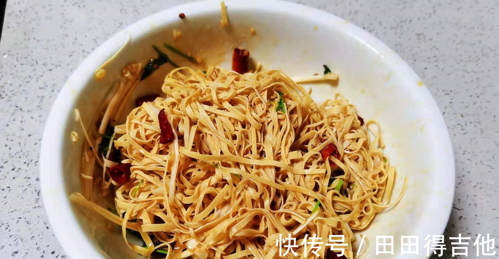 爽口|三伏天，凉拌干丝来一盘，简单易做，5分钟上桌，软嫩鲜香，爽口！