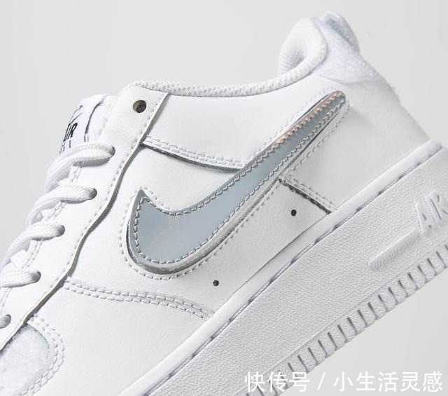 nike 附赠卡通魔术贴！这双Air Force 1也太好玩了！