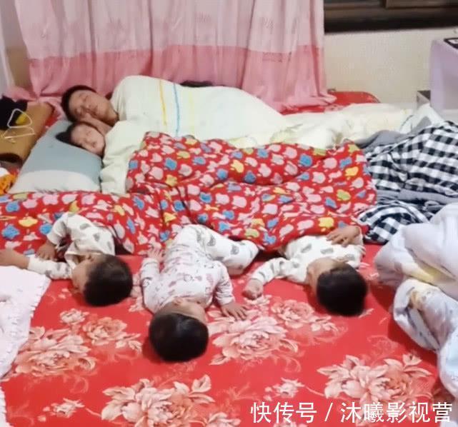 儿子|爸爸陪儿子和女儿睡觉,每天都是这样画风,网友:地位也差太多了