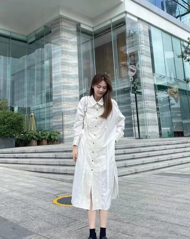 被“黑白配”穿搭圈粉了,学会这些搭配小心机,轻松展现高级时尚