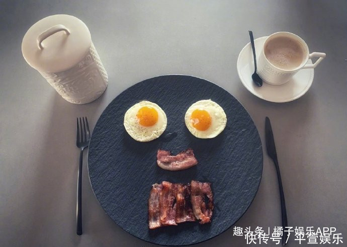 明星疫期居家全变厨师,何炅这菜我学不会,华晨宇这菜我吃不饱