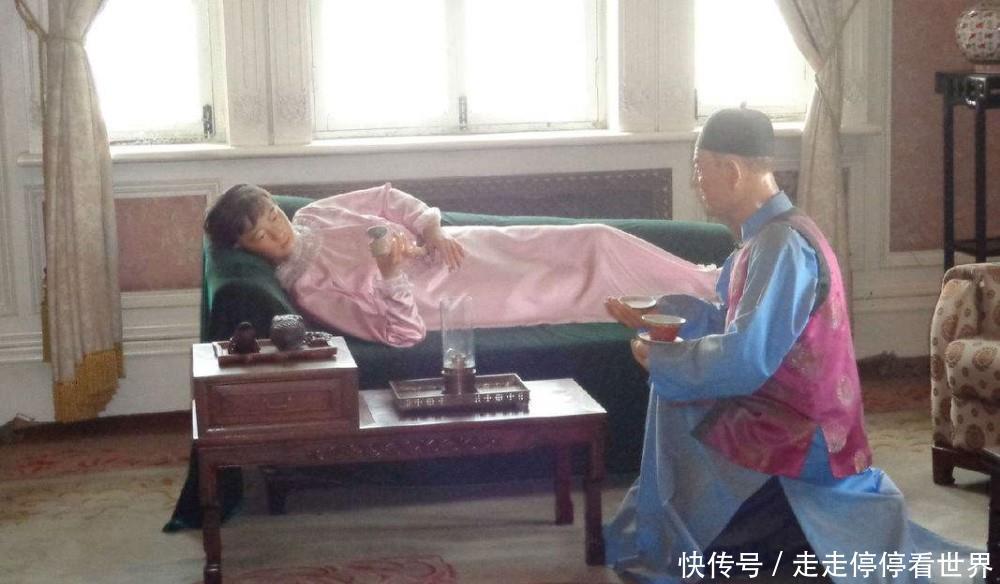 开国皇帝|晚年的溥仪为什么拒绝清朝最美格格，而选择一个二婚护士一起