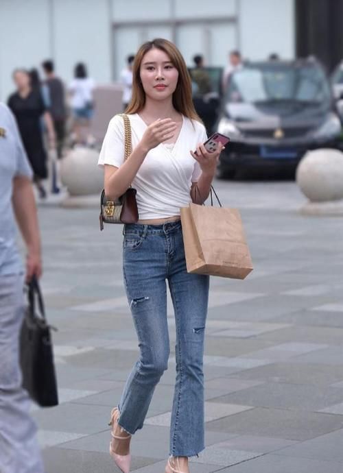 高跟鞋|时尚的紧身牛仔裤,气质又显腿长,随心所欲尝试不同风格