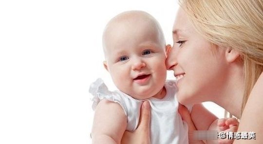 发育|给新生儿换尿不湿时,尽量改掉3个坏习惯,或许有助宝宝脊椎发育