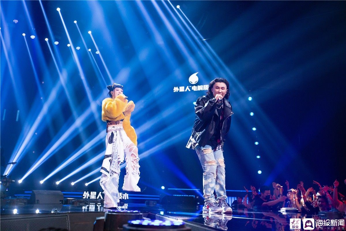 说唱听我的2|《说唱听我的2》龚琳娜再唱《忐忑》全程高能，尤长靖邓典果走心rap催泪十足