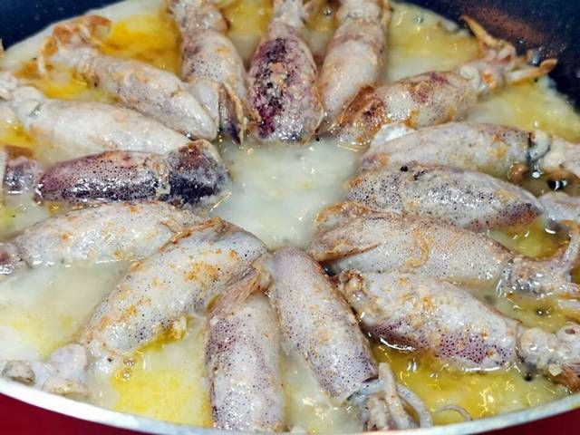  翘首以待|小管鱿鱼当水饺，煎出不一样的冰花来，翘首以待佳肴