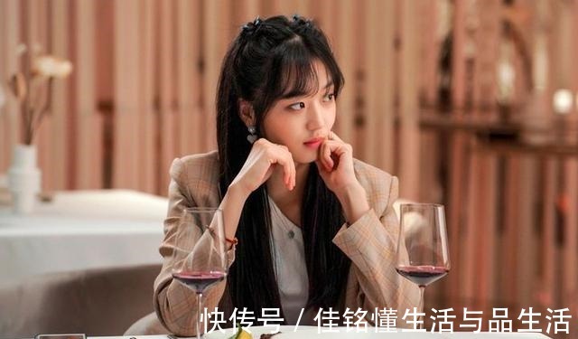 vuitton!《我在他乡挺好的》许言卖掉的包你知道是LV哪款吗!