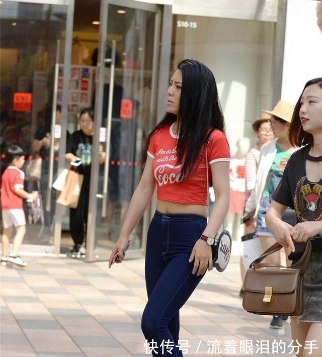 短裤 橘色紧身半袖搭配蓝色打底裤,百搭又好看,干净利落简约!