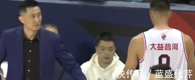 邢志强|不愧男篮一哥!易建联下场,谁注意杜锋举动,也就阿联有这待遇了!