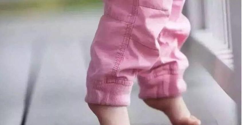 入睡|宝宝频繁夜醒?培养宝宝一个能力很关键,父母学会了孩子睡整夜