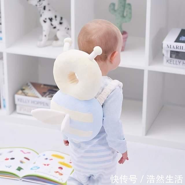 宝宝|“2个月抬头,6个月坐”,1岁以内宝宝发育表,你家娃达标了没