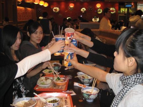 经济|生娃后开销大,宝妈一旦养成三个习惯,明眼人一看就知道“缺钱”