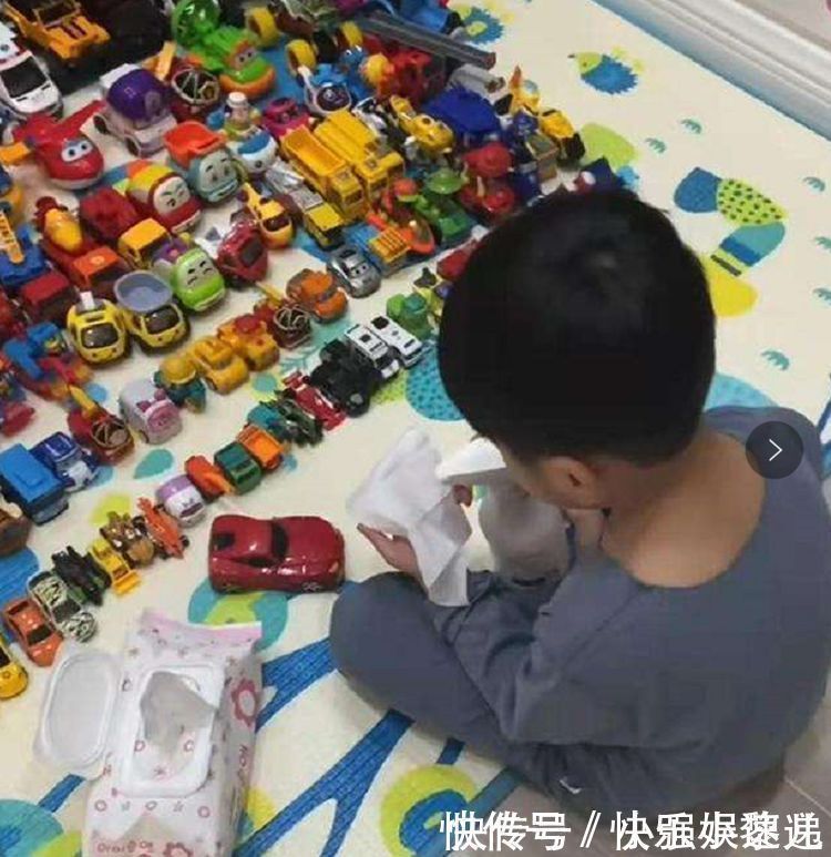父母|“最爱惜玩具”宝宝走红:玩具崭新如初,每天按时保养打蜡