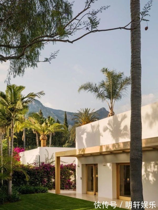 大宅|300㎡自然原木风大宅,盛开鲜花的院子,365天不出门也不嫌闷!