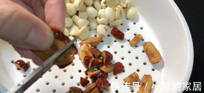 膠質|天涼了女性朋友記得吃銀耳和蓮子，學會這種吃法，整個秋冬都舒坦