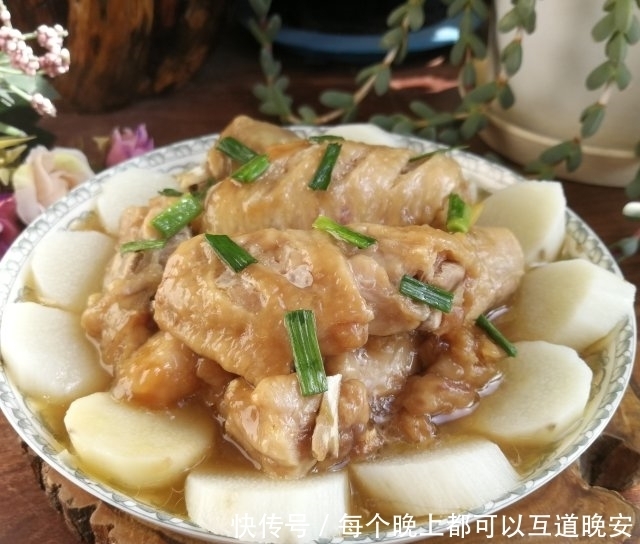 山药蒸鸡肉,香嫩入味,十分下饭