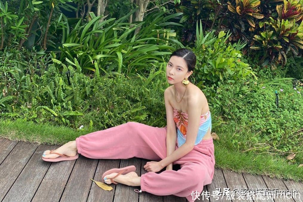 翻倍|丝巾别只会系脖子！掌握这4个技巧，普通人也能气质翻倍