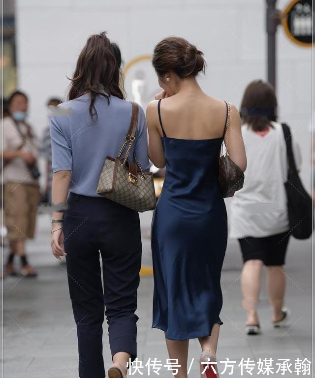 温婉|深蓝色连衣裙,吊带设计,温婉动人