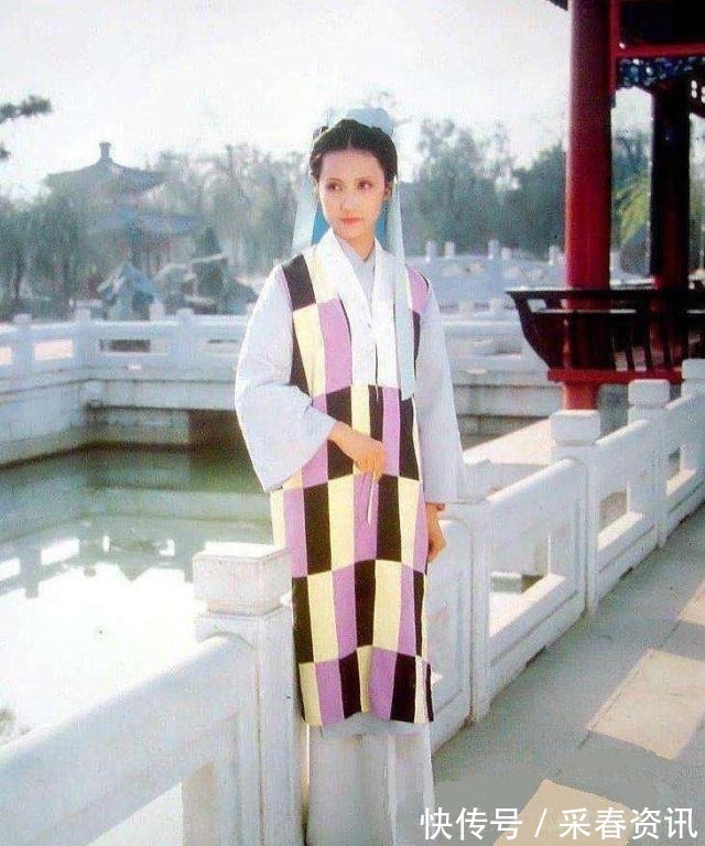 王夫人!红楼梦中暗示妙玉,可能是皇家的人,从这几处细节看出是他的女儿